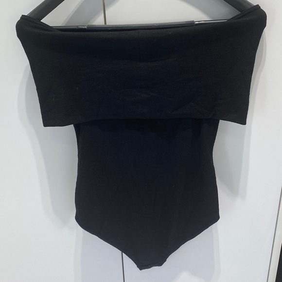 Like New Black Aritzia Wilfred Free Off the Shoulder Bodysuit - Size M - Picture 2 of 3